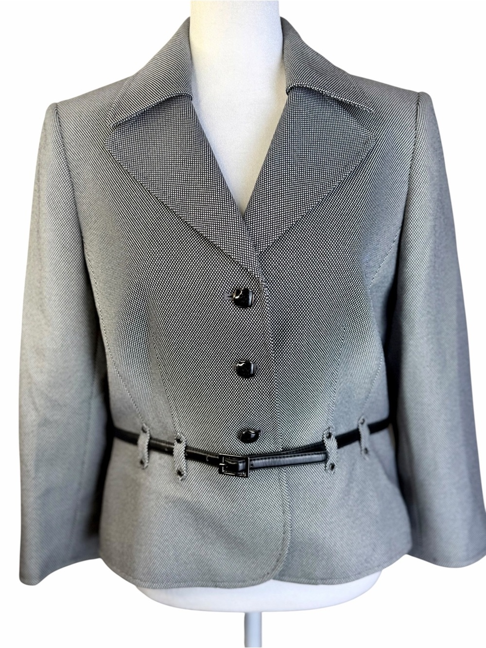 Tahari Arthur S. Levine Tailored Button-Front Blazer with Slim Belt Size 6